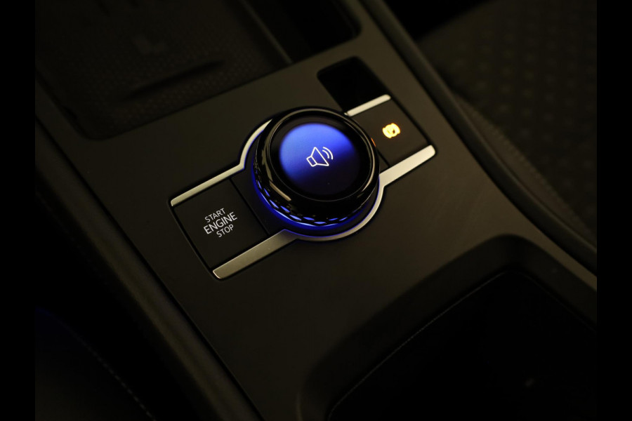 Volkswagen T-Roc 1.5 eTsi Style First Edition | 360 Camera | Black Style | Head-Up display | Led Matrix |