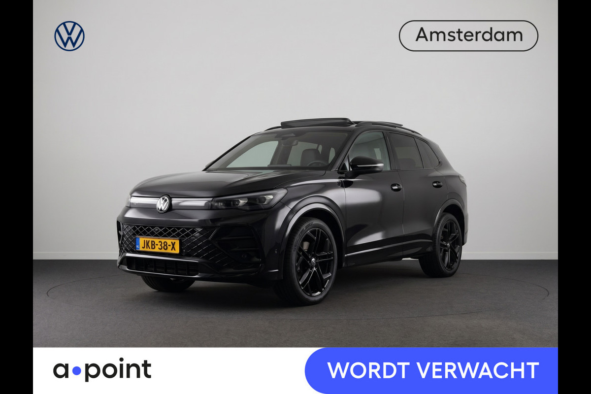 Volkswagen Tiguan 1.5 eHybrid R-Line Edition 204 pk Automaat (DSG) | Verlengde garantie | Navigatie | Panoramadak | Trekhaak (wegklapbaar) | Parkeersensoren (Park assist) | Rondomzicht camera | R-Line |