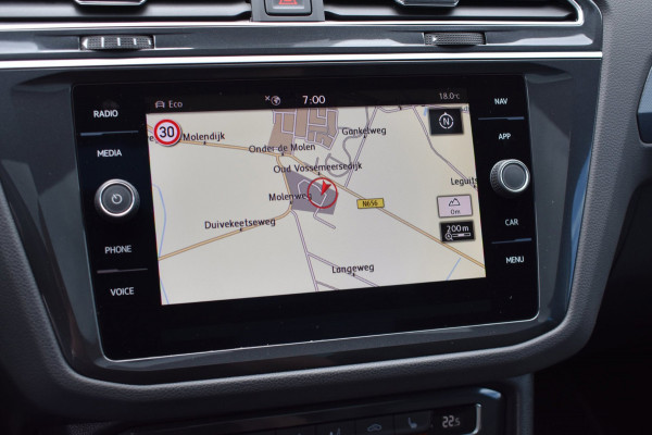 Volkswagen Tiguan 1.5 TSI ACT R-Line | TREKHAAK | CAMERA | STOELVERWARMING | NAP | PANORAMADAK