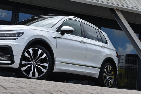 Volkswagen Tiguan 1.5 TSI ACT R-Line | TREKHAAK | CAMERA | STOELVERWARMING | NAP | PANORAMADAK