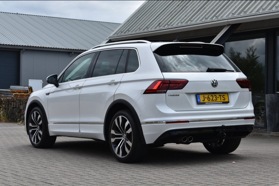 Volkswagen Tiguan 1.5 TSI ACT R-Line | TREKHAAK | CAMERA | STOELVERWARMING | NAP | PANORAMADAK