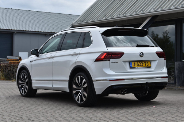 Volkswagen Tiguan 1.5 TSI ACT R-Line | TREKHAAK | CAMERA | STOELVERWARMING | NAP | PANORAMADAK