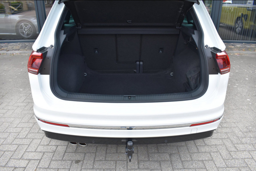 Volkswagen Tiguan 1.5 TSI ACT R-Line | TREKHAAK | CAMERA | STOELVERWARMING | NAP | PANORAMADAK
