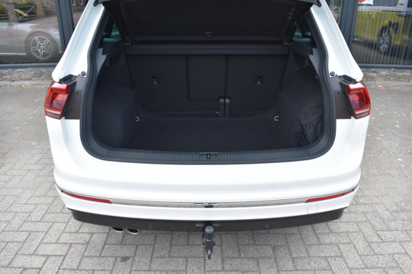 Volkswagen Tiguan 1.5 TSI ACT R-Line | TREKHAAK | CAMERA | STOELVERWARMING | NAP | PANORAMADAK