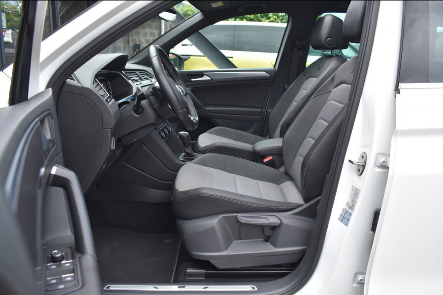 Volkswagen Tiguan 1.5 TSI ACT R-Line | TREKHAAK | CAMERA | STOELVERWARMING | NAP | PANORAMADAK