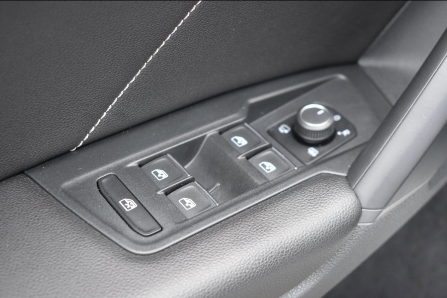 Volkswagen Tiguan 1.5 TSI ACT R-Line | TREKHAAK | CAMERA | STOELVERWARMING | NAP | PANORAMADAK
