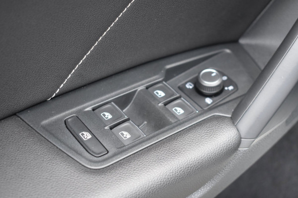 Volkswagen Tiguan 1.5 TSI ACT R-Line | TREKHAAK | CAMERA | STOELVERWARMING | NAP | PANORAMADAK