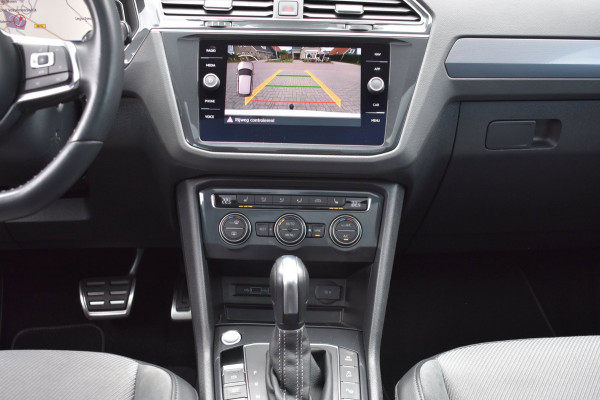 Volkswagen Tiguan 1.5 TSI ACT R-Line | TREKHAAK | CAMERA | STOELVERWARMING | NAP | PANORAMADAK