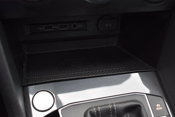 Volkswagen Tiguan 1.5 TSI ACT R-Line | TREKHAAK | CAMERA | STOELVERWARMING | NAP | PANORAMADAK