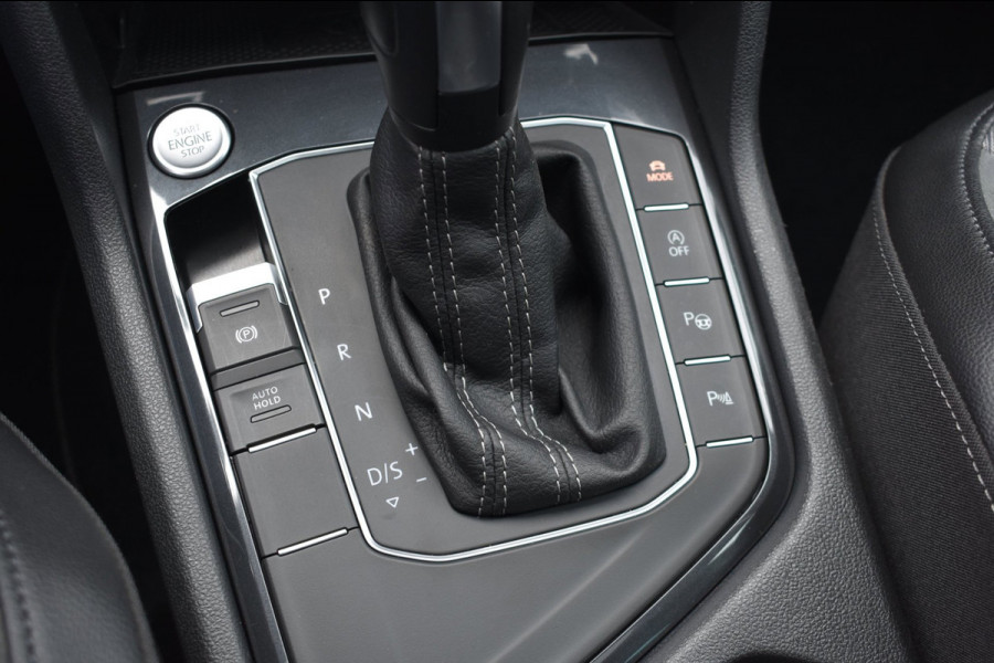 Volkswagen Tiguan 1.5 TSI ACT R-Line | TREKHAAK | CAMERA | STOELVERWARMING | NAP | PANORAMADAK