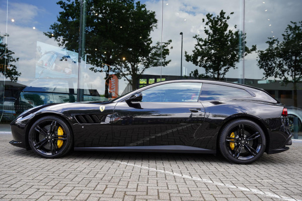 Ferrari GTC4Lusso T 3.9 V8 / Atelier Car / Passenger Display