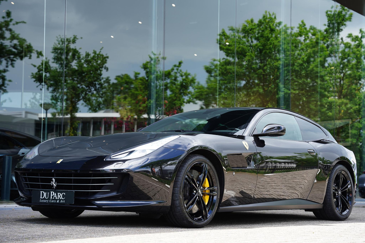 Ferrari GTC4Lusso T 3.9 V8 / Atelier Car / Passenger Display
