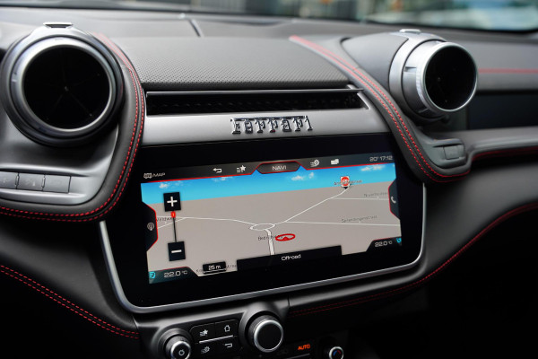 Ferrari GTC4Lusso T 3.9 V8 / Atelier Car / Passenger Display