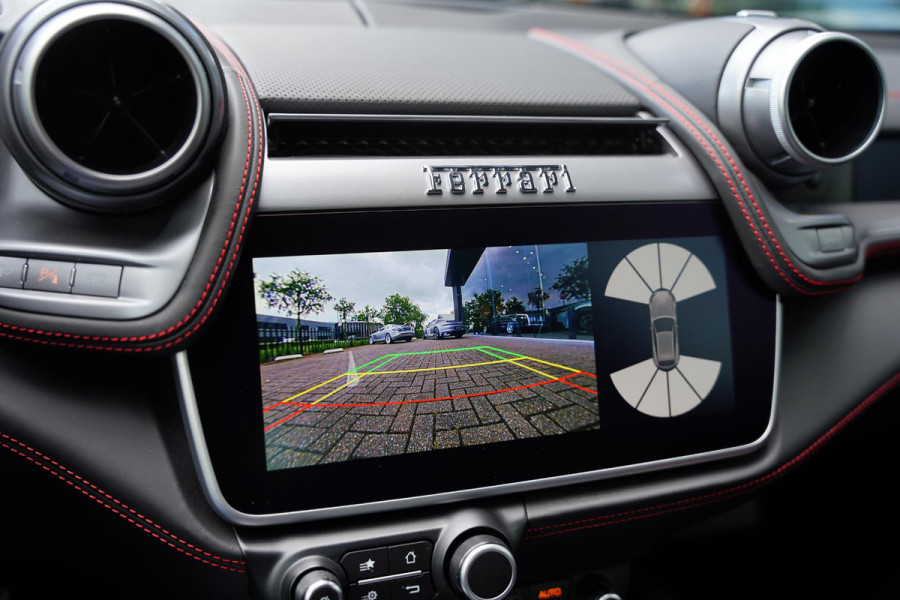 Ferrari GTC4Lusso T 3.9 V8 / Atelier Car / Passenger Display