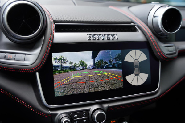 Ferrari GTC4Lusso T 3.9 V8 / Atelier Car / Passenger Display