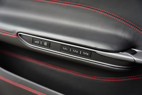 Ferrari GTC4Lusso T 3.9 V8 / Atelier Car / Passenger Display