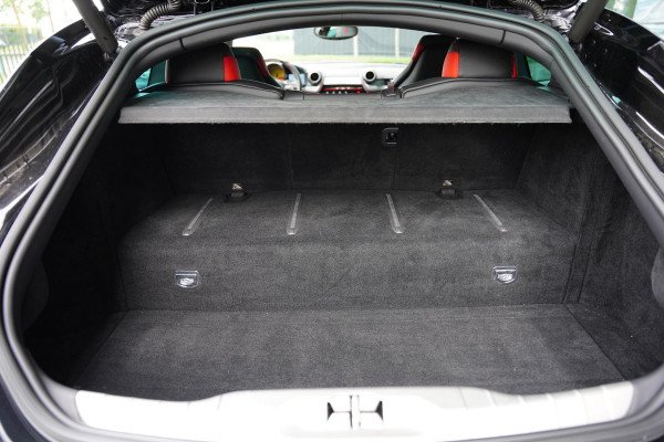 Ferrari GTC4Lusso T 3.9 V8 / Atelier Car / Passenger Display