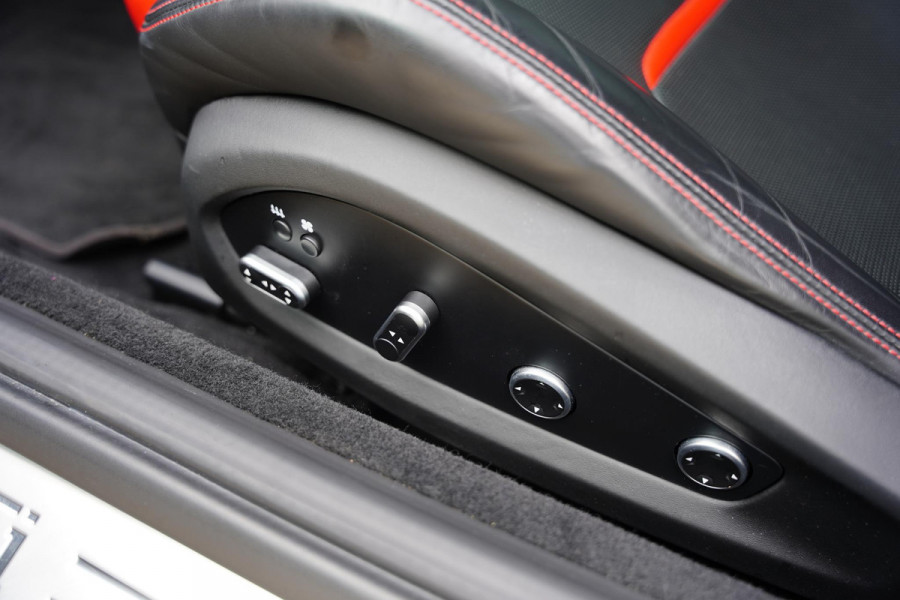 Ferrari GTC4Lusso T 3.9 V8 / Atelier Car / Passenger Display