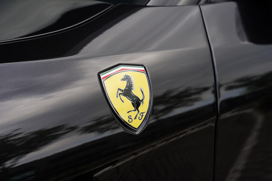 Ferrari GTC4Lusso T 3.9 V8 / Atelier Car / Passenger Display