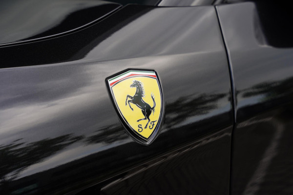 Ferrari GTC4Lusso T 3.9 V8 / Atelier Car / Passenger Display