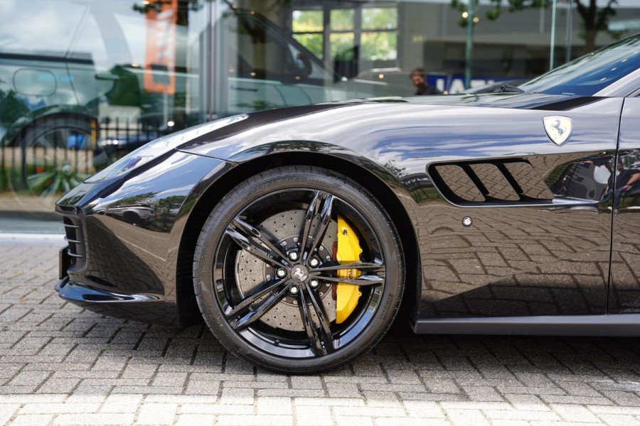 Ferrari GTC4Lusso T 3.9 V8 / Atelier Car / Passenger Display