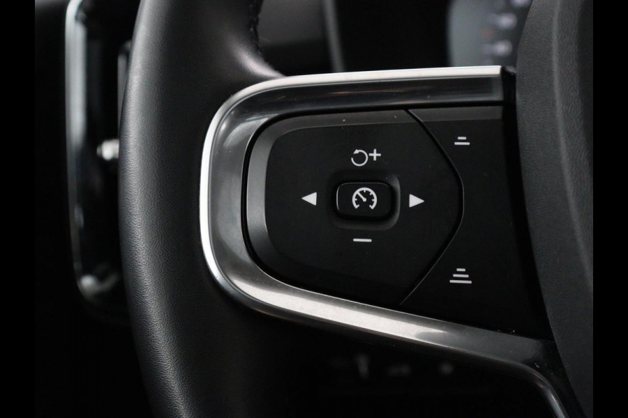 Volvo XC40 1.5 T5 Recharge Inscription | SOH 89,7% | Panoramadak | Leder | 360 Camera | Trekhaak | Stoelverwarming | Adaptive cruise | Memory | Carplay | Navigatie | Keyless | Full LED | Parkeerhulp | PHEV | Plug In