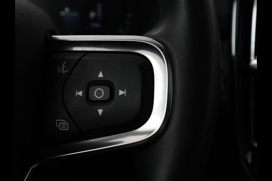 Volvo XC40 1.5 T5 Recharge Inscription | SOH 89,7% | Panoramadak | Leder | 360 Camera | Trekhaak | Stoelverwarming | Adaptive cruise | Memory | Carplay | Navigatie | Keyless | Full LED | Parkeerhulp | PHEV | Plug In