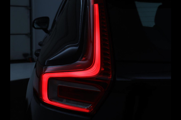 Volvo XC40 1.5 T5 Recharge Inscription | SOH 89,7% | Panoramadak | Leder | 360 Camera | Trekhaak | Stoelverwarming | Adaptive cruise | Memory | Carplay | Navigatie | Keyless | Full LED | Parkeerhulp | PHEV | Plug In