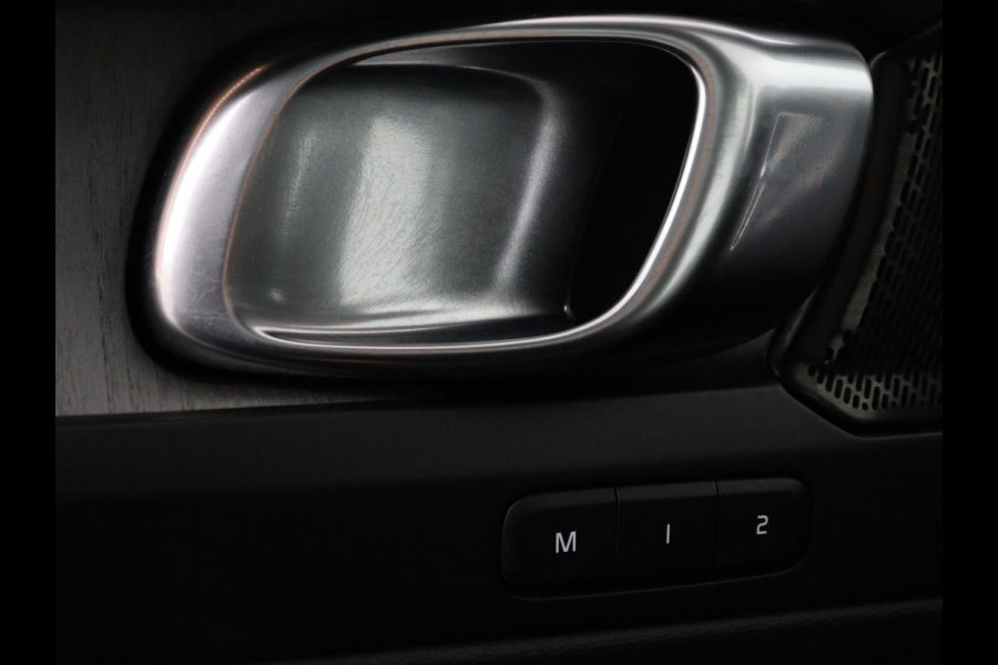 Volvo XC40 1.5 T5 Recharge Inscription | SOH 89,7% | Panoramadak | Leder | 360 Camera | Trekhaak | Stoelverwarming | Adaptive cruise | Memory | Carplay | Navigatie | Keyless | Full LED | Parkeerhulp | PHEV | Plug In