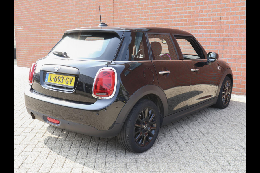 MINI One 1.5 5-DRS Automaat Business Edition Navigatie PDC Cruise Control Airco 17" Lichtmetalen velgen 5-Deurs