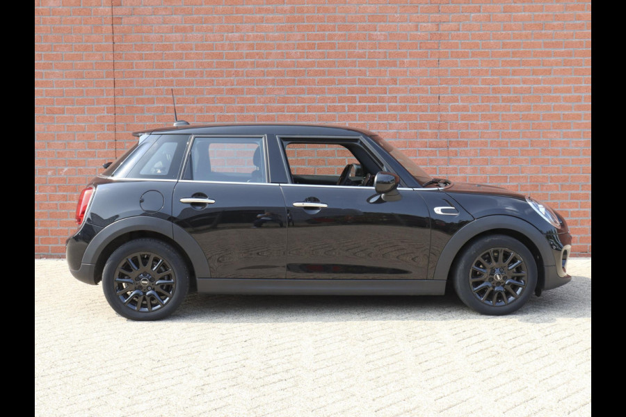 MINI One 1.5 5-DRS Automaat Business Edition Navigatie PDC Cruise Control Airco 17" Lichtmetalen velgen 5-Deurs