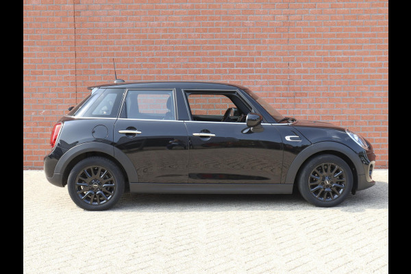 MINI One 1.5 5-DRS Automaat Business Edition Navigatie PDC Cruise Control Airco 17" Lichtmetalen velgen 5-Deurs