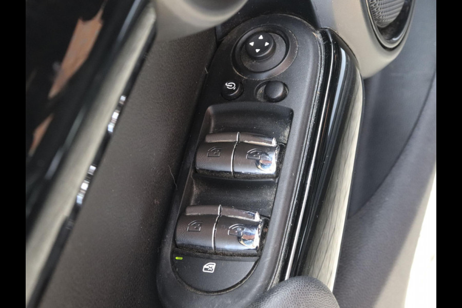 MINI One 1.5 5-DRS Automaat Business Edition Navigatie PDC Cruise Control Airco 17" Lichtmetalen velgen 5-Deurs