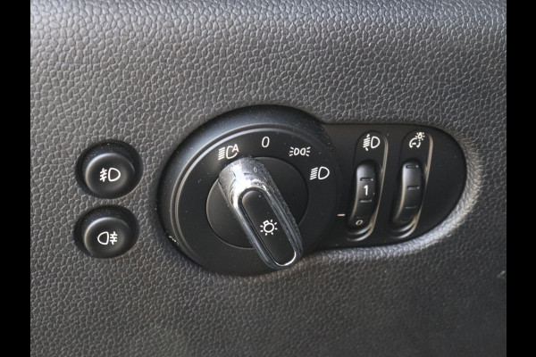 MINI One 1.5 5-DRS Automaat Business Edition Navigatie PDC Cruise Control Airco 17" Lichtmetalen velgen 5-Deurs