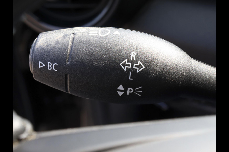 MINI One 1.5 5-DRS Automaat Business Edition Navigatie PDC Cruise Control Airco 17" Lichtmetalen velgen 5-Deurs