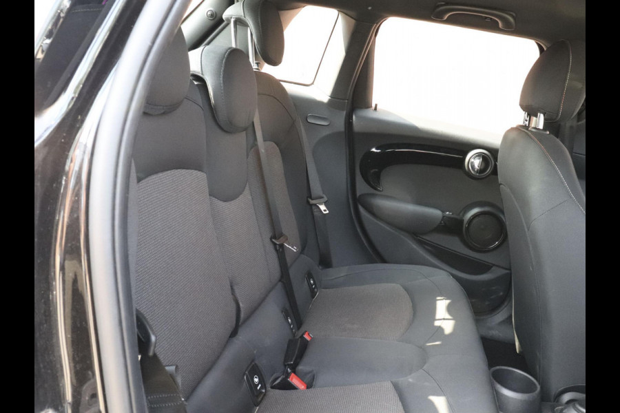 MINI One 1.5 5-DRS Automaat Business Edition Navigatie PDC Cruise Control Airco 17" Lichtmetalen velgen 5-Deurs