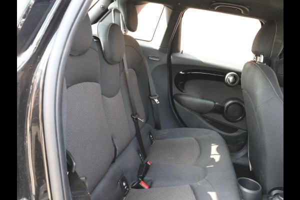 MINI One 1.5 5-DRS Automaat Business Edition Navigatie PDC Cruise Control Airco 17" Lichtmetalen velgen 5-Deurs
