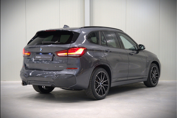 BMW X1 xDrive25e High Executive Edition M Sport | Stoelverwarming | Trekhaak | Parkeersensoren | Navigatie | Ambiance Verlichting | Keyless | Cruise Control | LED | Climate Control | DAB | BTW | SOH 92%