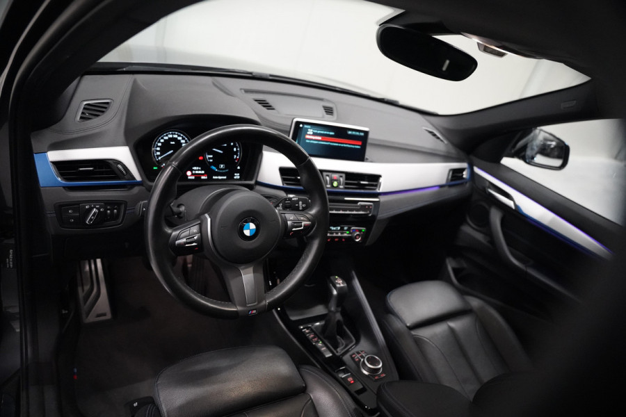 BMW X1 xDrive25e High Executive Edition M Sport | Stoelverwarming | Trekhaak | Parkeersensoren | Navigatie | Ambiance Verlichting | Keyless | Cruise Control | LED | Climate Control | DAB | BTW | SOH 92%