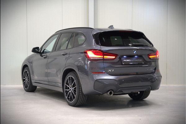 BMW X1 xDrive25e High Executive Edition M Sport | Stoelverwarming | Trekhaak | Parkeersensoren | Navigatie | Ambiance Verlichting | Keyless | Cruise Control | LED | Climate Control | DAB | BTW | SOH 92%