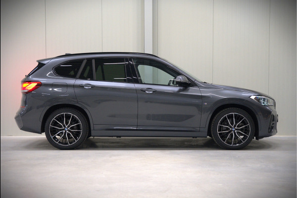 BMW X1 xDrive25e High Executive Edition M Sport | Stoelverwarming | Trekhaak | Parkeersensoren | Navigatie | Ambiance Verlichting | Keyless | Cruise Control | LED | Climate Control | DAB | BTW | SOH 92%