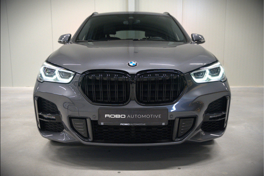 BMW X1 xDrive25e High Executive Edition M Sport | Stoelverwarming | Trekhaak | Parkeersensoren | Navigatie | Ambiance Verlichting | Keyless | Cruise Control | LED | Climate Control | DAB | BTW | SOH 92%