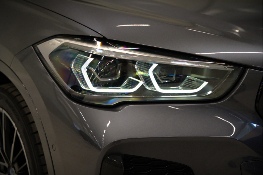 BMW X1 xDrive25e High Executive Edition M Sport | Stoelverwarming | Trekhaak | Parkeersensoren | Navigatie | Ambiance Verlichting | Keyless | Cruise Control | LED | Climate Control | DAB | BTW | SOH 92%
