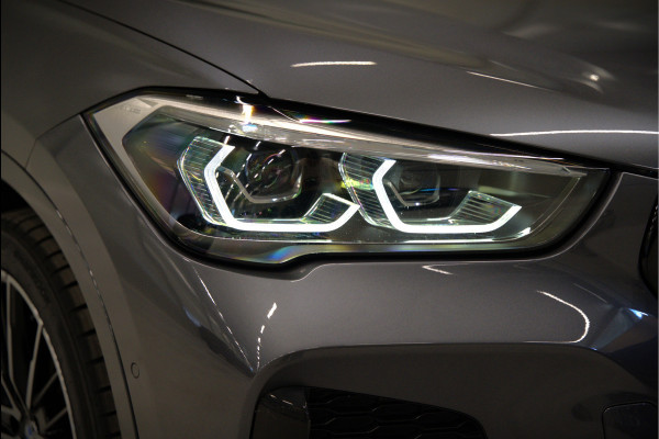 BMW X1 xDrive25e High Executive Edition M Sport | Stoelverwarming | Trekhaak | Parkeersensoren | Navigatie | Ambiance Verlichting | Keyless | Cruise Control | LED | Climate Control | DAB | BTW | SOH 92%