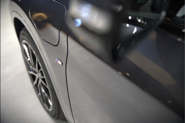 BMW X1 xDrive25e High Executive Edition M Sport | Stoelverwarming | Trekhaak | Parkeersensoren | Navigatie | Ambiance Verlichting | Keyless | Cruise Control | LED | Climate Control | DAB | BTW | SOH 92%