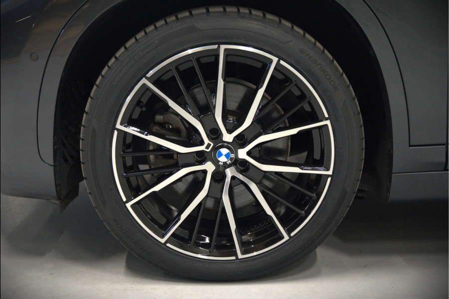 BMW X1 xDrive25e High Executive Edition M Sport | Stoelverwarming | Trekhaak | Parkeersensoren | Navigatie | Ambiance Verlichting | Keyless | Cruise Control | LED | Climate Control | DAB | BTW | SOH 92%