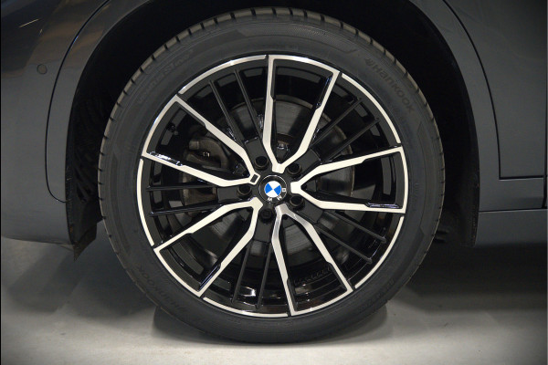 BMW X1 xDrive25e High Executive Edition M Sport | Stoelverwarming | Trekhaak | Parkeersensoren | Navigatie | Ambiance Verlichting | Keyless | Cruise Control | LED | Climate Control | DAB | BTW | SOH 92%