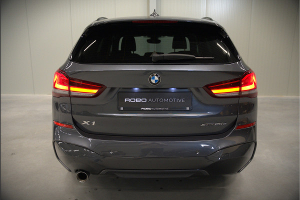 BMW X1 xDrive25e High Executive Edition M Sport | Stoelverwarming | Trekhaak | Parkeersensoren | Navigatie | Ambiance Verlichting | Keyless | Cruise Control | LED | Climate Control | DAB | BTW | SOH 92%