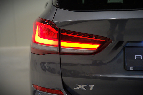 BMW X1 xDrive25e High Executive Edition M Sport | Stoelverwarming | Trekhaak | Parkeersensoren | Navigatie | Ambiance Verlichting | Keyless | Cruise Control | LED | Climate Control | DAB | BTW | SOH 92%
