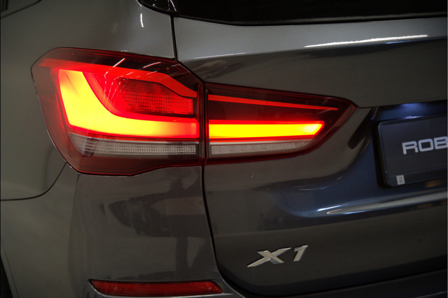 BMW X1 xDrive25e High Executive Edition M Sport | Stoelverwarming | Trekhaak | Parkeersensoren | Navigatie | Ambiance Verlichting | Keyless | Cruise Control | LED | Climate Control | DAB | BTW | SOH 92%